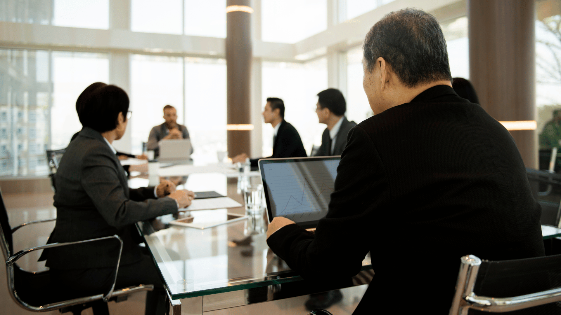 外国人トラックドライバーを即戦力に！採用企業の要件・手順・課題と定着のコツ